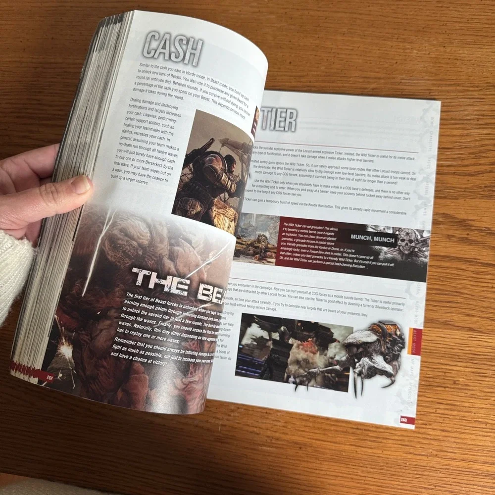 Gears of War 3‎ Official Game Guide Book Epic Games Strategy Walkthrough